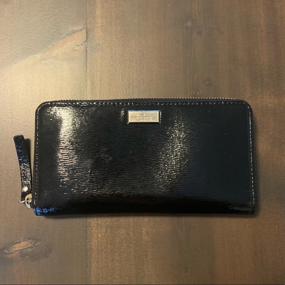Kate Spade Zip Wallet - Picture 1 of 10
